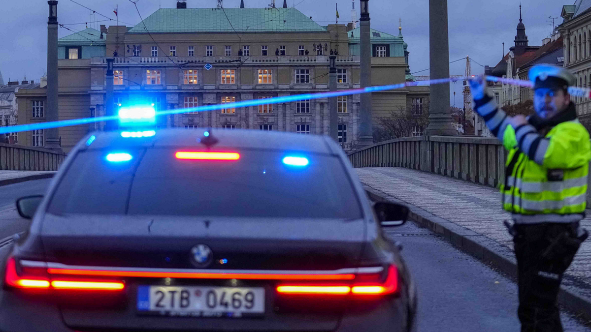 Prague shooting police response